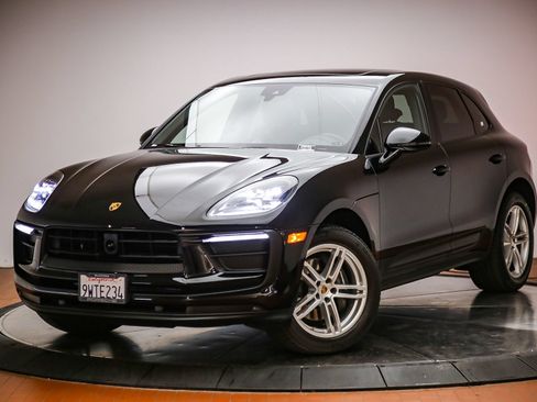 Certified 2025 Porsche Macan AWD/4WD image 1
