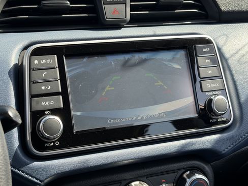 Used 2025 Nissan Versa SV FWD image 7