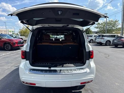 Used 2024 INFINITI QX80 Sensory AWD/4WD image 13
