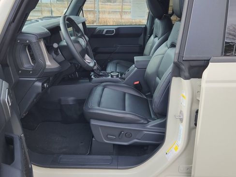 New 2025 Ford Bronco Outer Banks w/ Sasquatch Package image 24