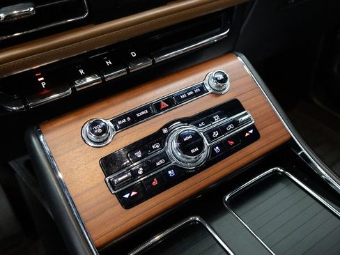 Used 2021 Lincoln Aviator Reserve w/ Equipment Group 201A image 12