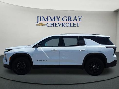 Used 2026 Chevrolet Traverse LT w/ Enhanced Driving Package FWD image 2