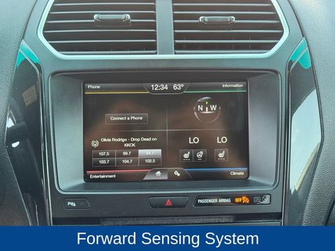 Used 2016 Ford Explorer XLT w/ Equipment Group 202A AWD/4WD image 22