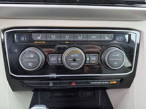 Used 2023 Volkswagen Atlas SE image 20