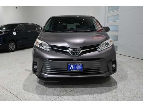 Used 2020 Toyota Sienna XLE FWD image 4