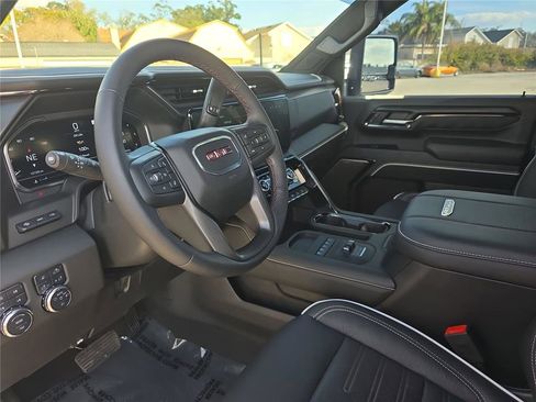 Used 2025 GMC Sierra 2500 AT4X image 19