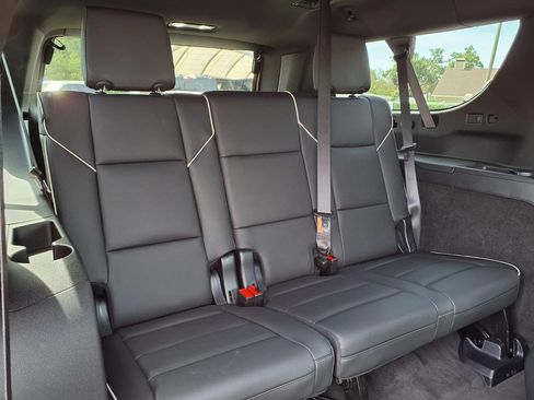 Used 2025 Cadillac Escalade ESV Premium Luxury RWD image 17