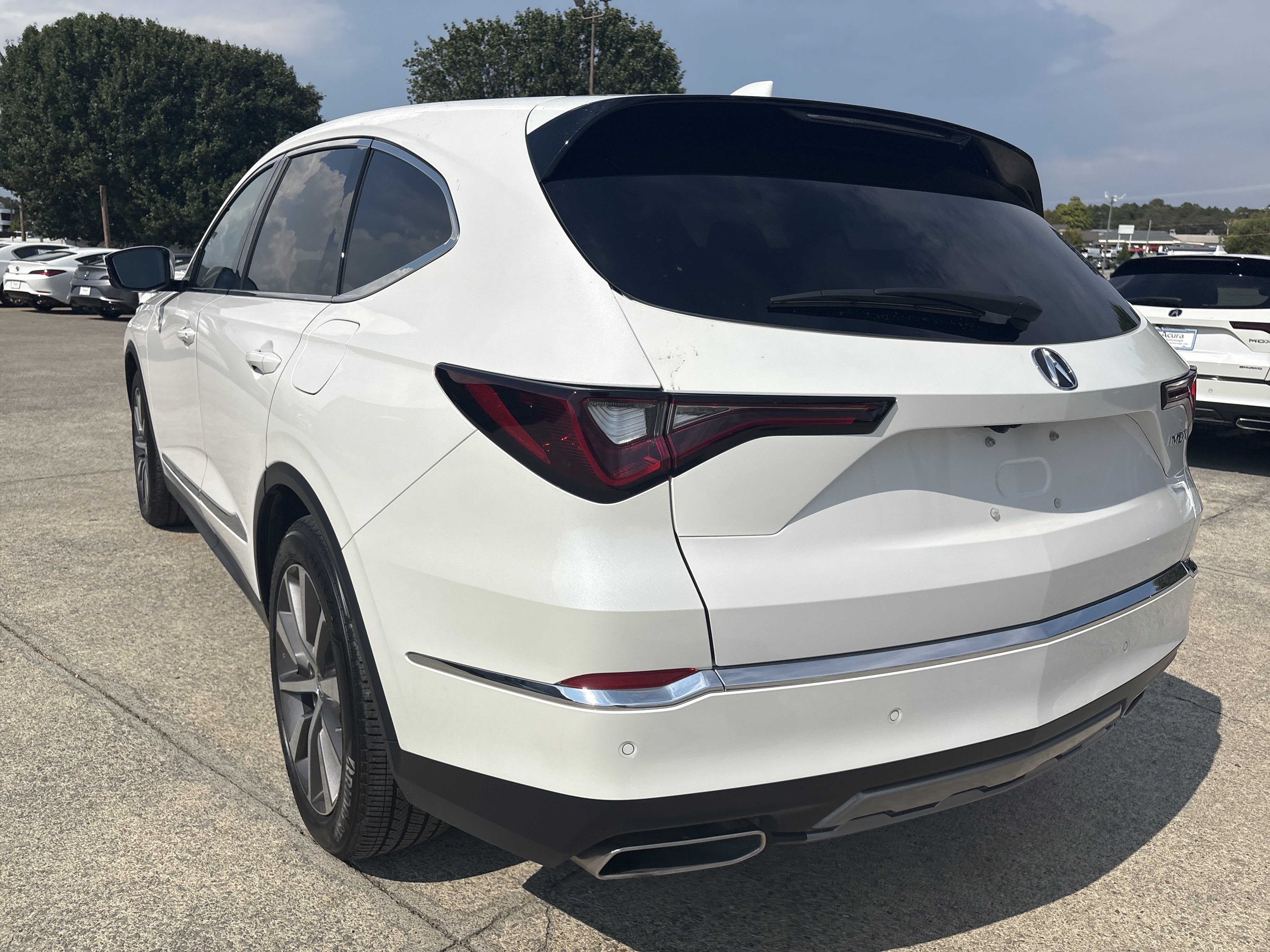 Certified 2025 Acura MDX w/ Technology Package FWD image 3