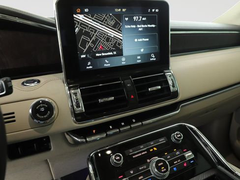 Used 2021 Lincoln Navigator Reserve AWD/4WD image 11