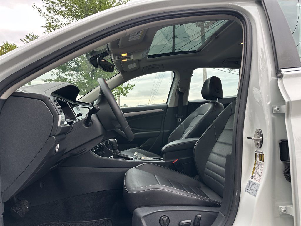 Used 2021 Volkswagen Jetta SE FWD image 8