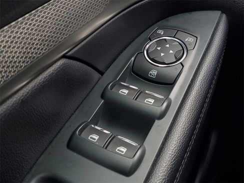 Used 2019 Ford Explorer XLT image 16