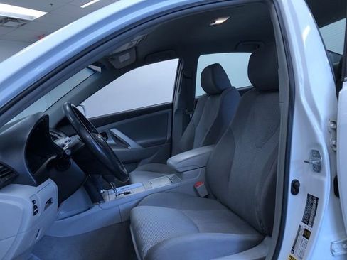 Used 2011 Toyota Camry SE w/ Fleet Convenience Pkg FWD image 10