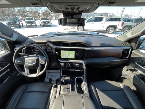 Used 2025 GMC Sierra 1500 Denali image 3