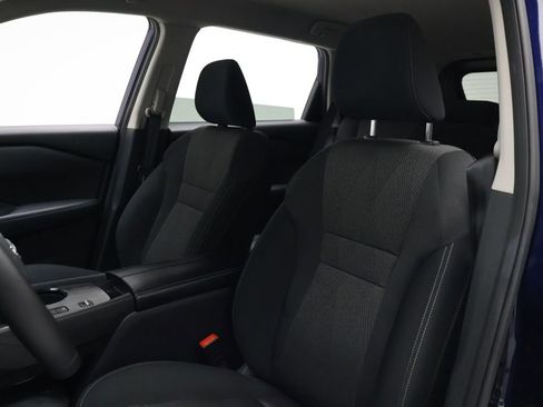 Used 2026 Nissan Rogue SV FWD image 13