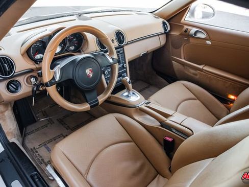 Used 2011 Porsche Cayman image 2