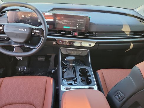 New 2027 Kia Carnival SX w/ Dark Edition Package FWD image 9