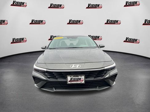 Certified 2025 Hyundai Elantra SE image 2