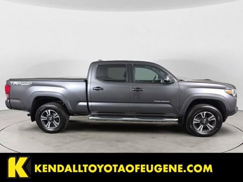 Used 2017 Toyota Tacoma TRD Sport image 6