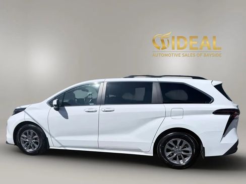 Used 2024 Toyota Sienna LE w/ LE Plus Package AWD/4WD image 4