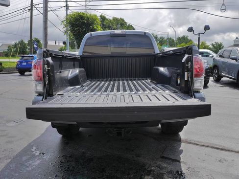 Used 2020 Toyota Tacoma TRD Sport AWD/4WD image 15