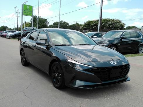 Used 2022 Hyundai Elantra SEL FWD image 4