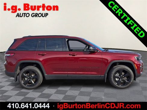 Used 2025 Jeep Grand Cherokee Limited w/ Black Appearance Package image 7