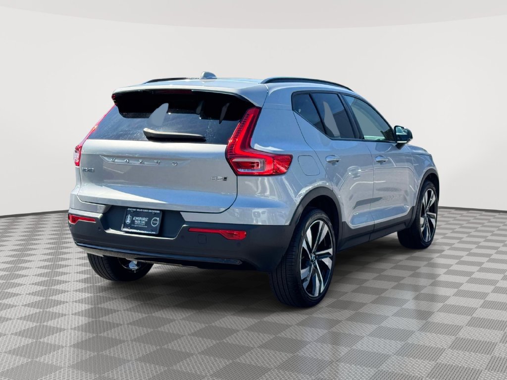 Certified 2023 Volvo XC40 B5 Plus w/ Driver Assist Package AWD/4WD image 4