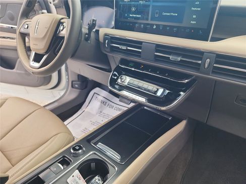 Used 2023 Lincoln Corsair Reserve image 26