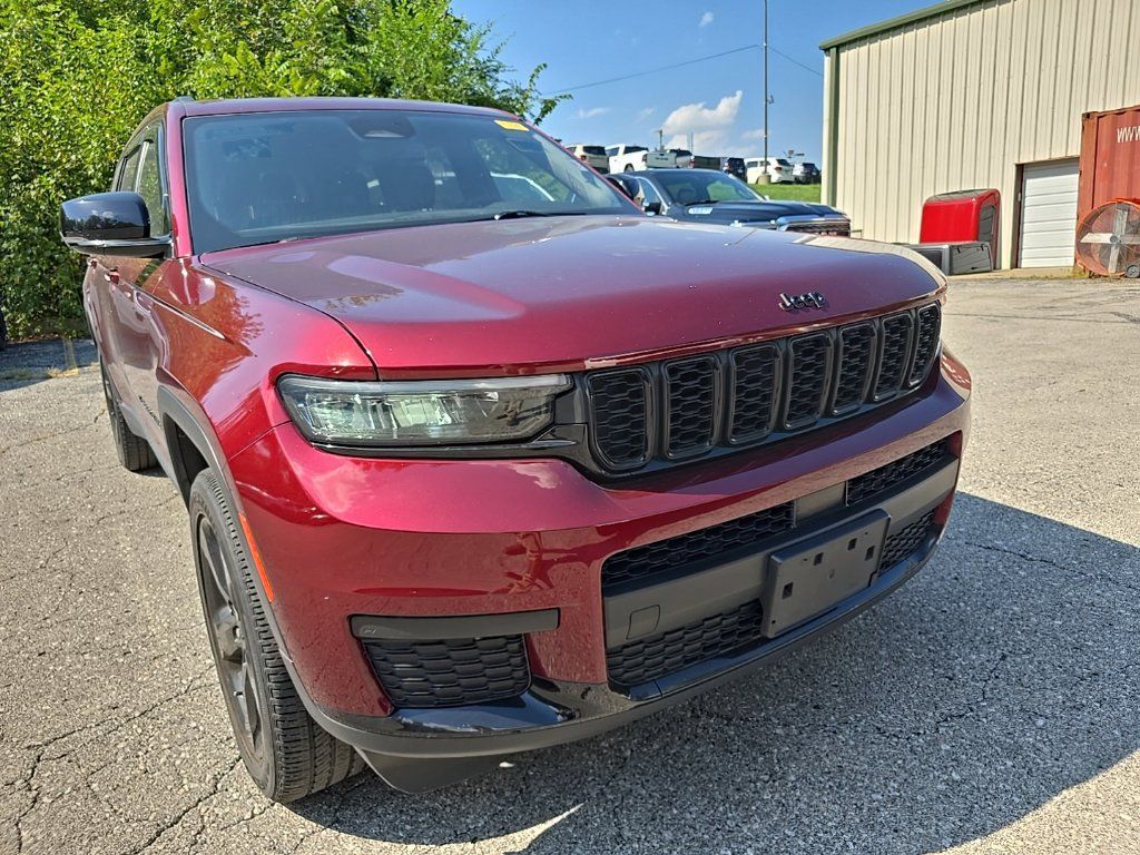 Used 2023 Jeep Grand Cherokee L Laredo AWD/4WD image 11