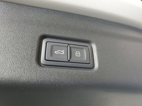 New 2025 Audi Q6 e-tron Premium Plus image 10