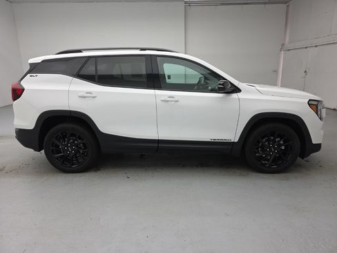Used 2023 GMC Terrain SLT w/ Tech Package AWD/4WD image 13