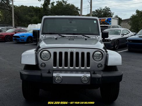 Used 2018 Jeep Wrangler Unlimited Sahara AWD/4WD image 11