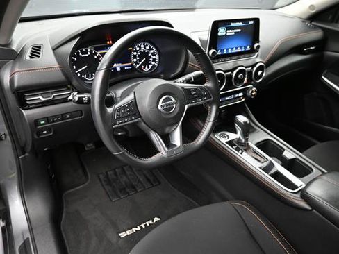 Used 2022 Nissan Sentra SR w/ Electronics Package FWD image 8