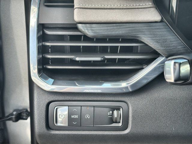 Certified 2026 GMC Acadia Elevation w/ Elevation Premium Package FWD image 17