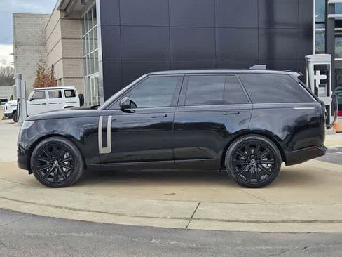 Used 2025 Land Rover Range Rover SE image 5