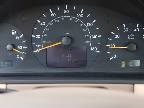 Used 2000 Mercedes-Benz E 320 4MATIC Sedan image 42