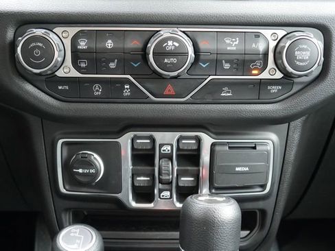 Used 2024 Jeep Wrangler Sport S image 21