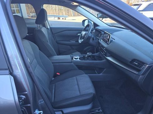 Certified 2025 Nissan Rogue SV image 11