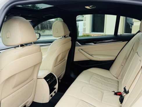 Used 2019 BMW 530i w/ Convenience Package RWD image 7