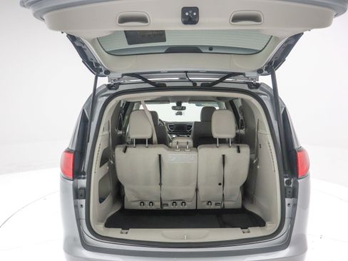Used 2021 Chrysler Voyager Lxi FWD image 12