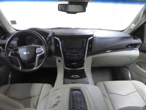 Used 2016 Cadillac Escalade Luxury AWD/4WD image 7