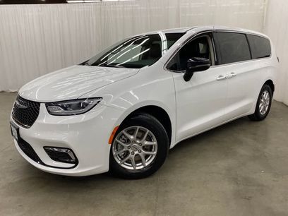 Used 2024 Chrysler Pacifica Touring-L