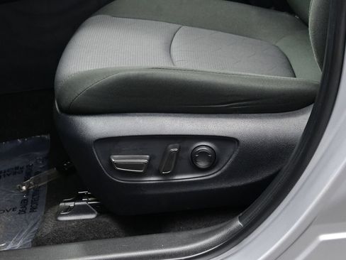 Used 2025 Toyota RAV4 XLE AWD/4WD image 11