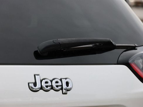 Used 2019 Jeep Cherokee Limited image 37