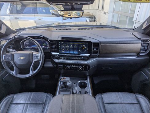 Used 2022 Chevrolet Silverado 1500 High Country w/ Technology Package image 23