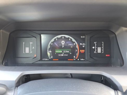 Certified 2025 Toyota Tacoma SR5 AWD/4WD image 31