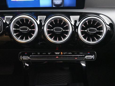 Used 2025 Mercedes-Benz CLA 250 4MATIC image 39