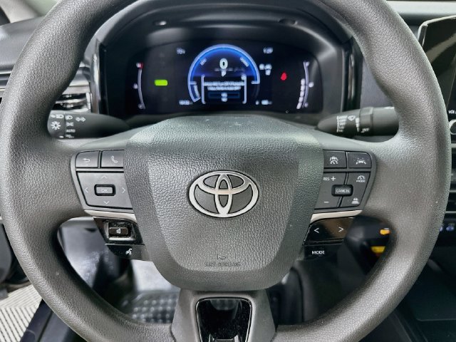 Used 2025 Toyota Camry LE w/ Convenience Package FWD image 18