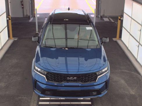 Used 2023 Kia Sorento EX w/ Panoramic Sunroof Package FWD image 2