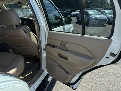 Used 2001 Nissan Pathfinder LE AWD/4WD image 23